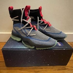 SOLD- SIA Collective Somewhere in America (8 US Men / 9.5 US Women) NASA High